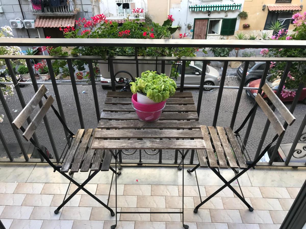 La Cartolina Di Napoli Parking Free Small Car Екстериор снимка